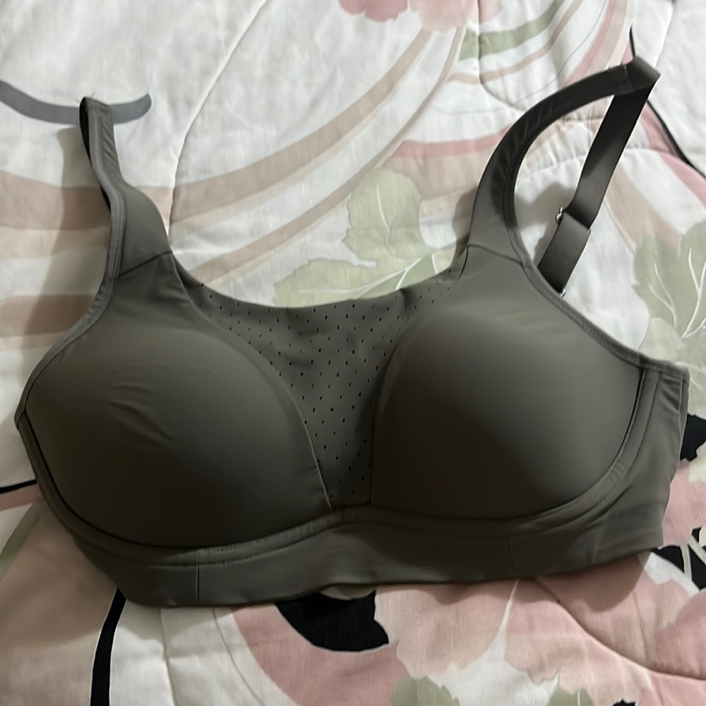sports bra